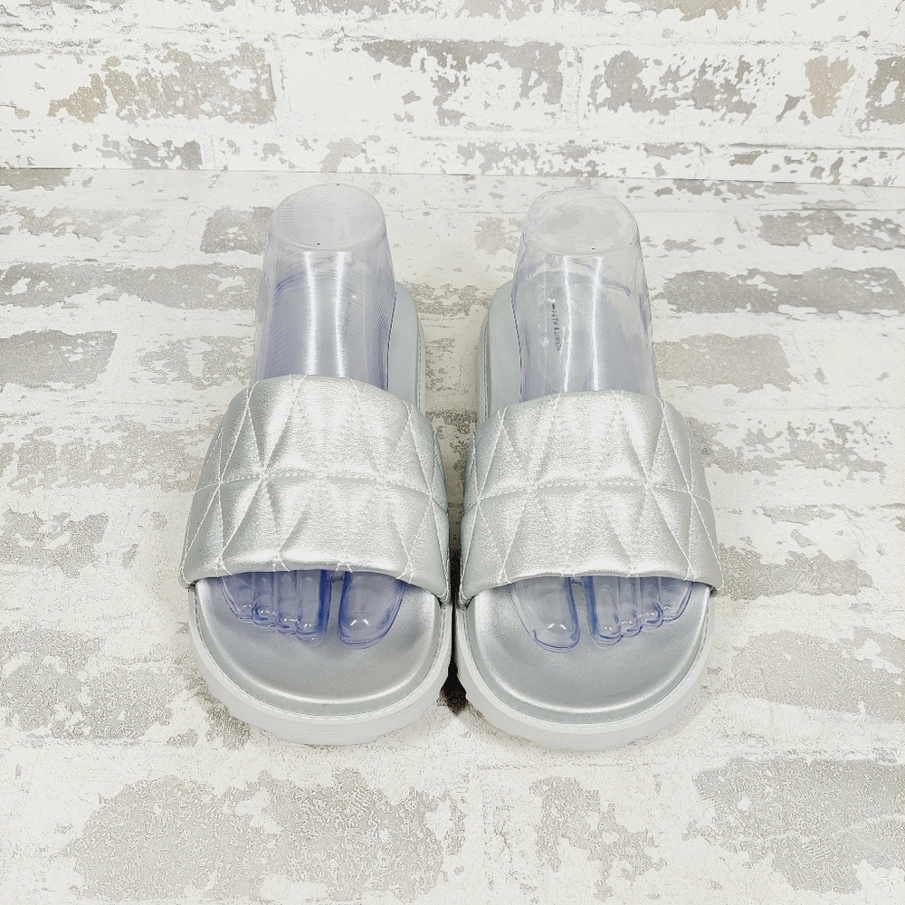 New 14th & Union Shoes 14th & Union Tallin Silver Slide Sandals O182